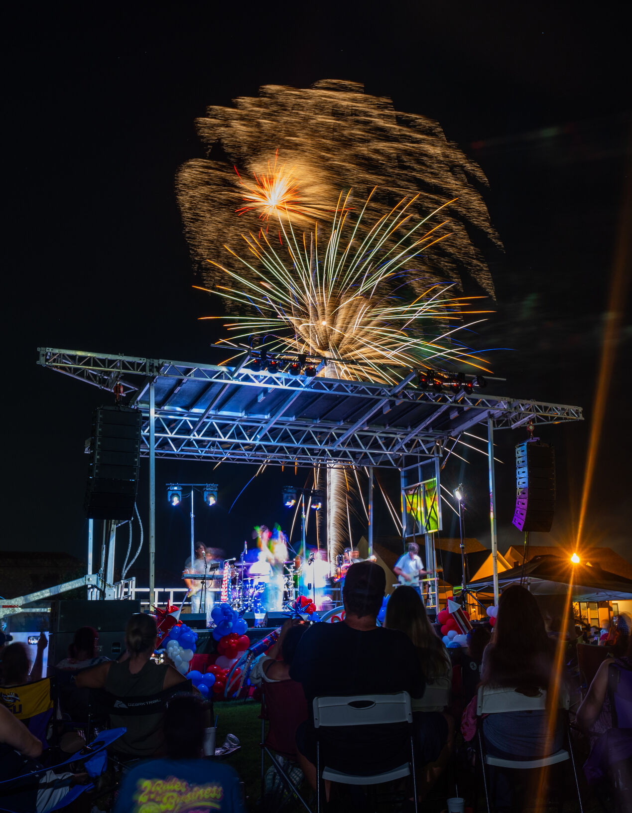 BR.redwhiteandboom.adv_2787 MJ.JPG